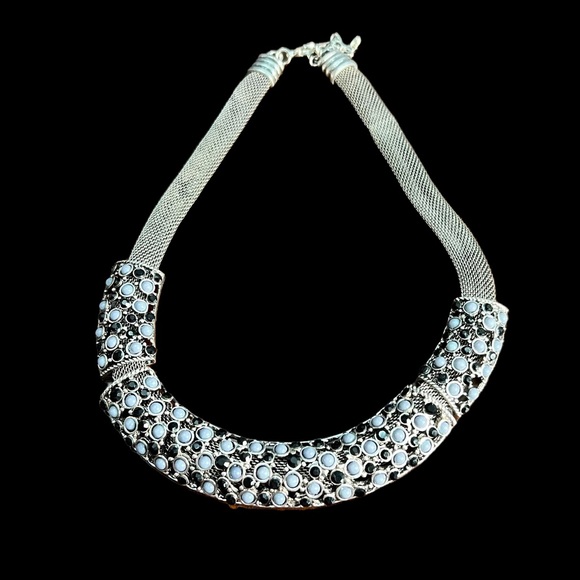 Round Pendant Necklace - Picture 3 of 11